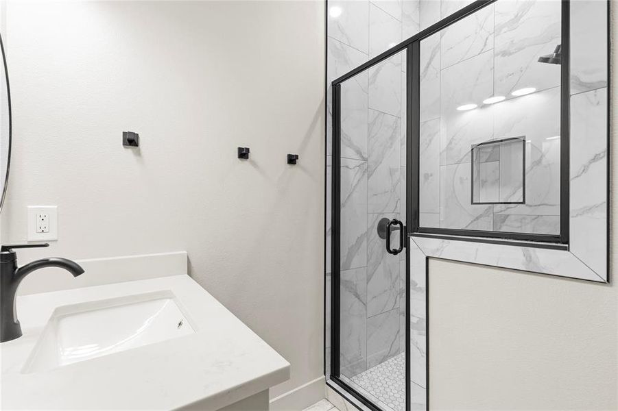 Furnished interior view inside a new home in , Mineola (Image 9).