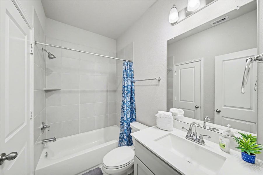 Furnished interior view inside a new home in Candela, Richmond (Image 20).