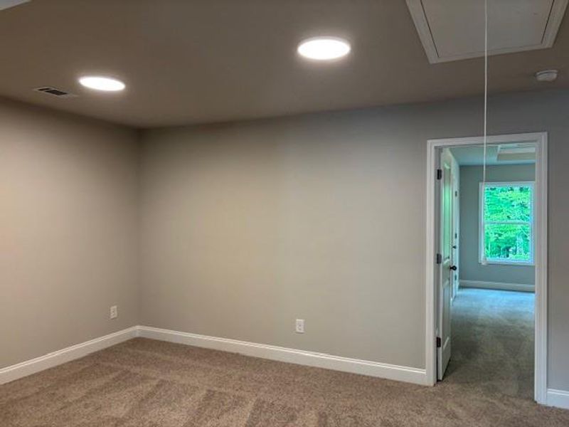 Spacious, unfurnished interior of a new home in Riversong, Duluth (Image 10).