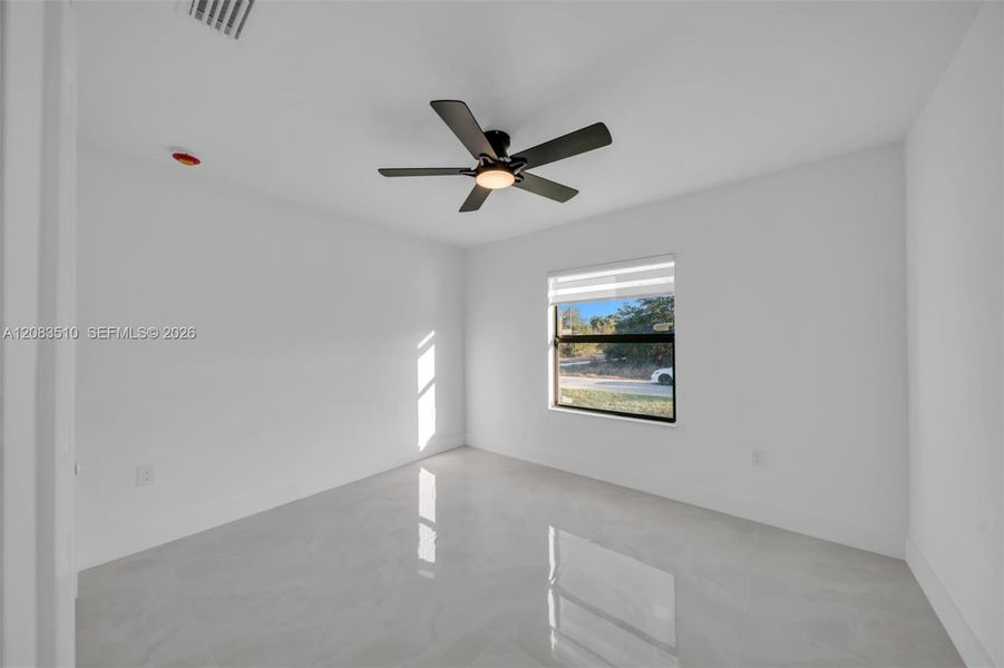 Spacious, unfurnished interior of a new home in , Lehigh Acres (Image 18).