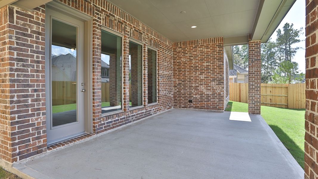 Exterior details and patio area of a home in Woodhavyn, Magnolia (Image 3).