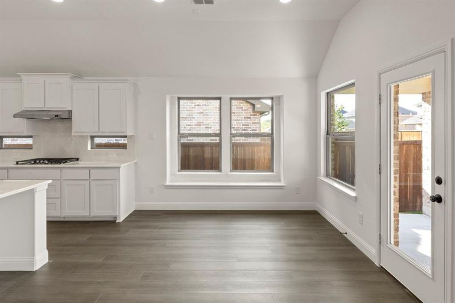 06_3513 Honeysuckle, Melissa 06_3513 Honeysuckle, Melissa