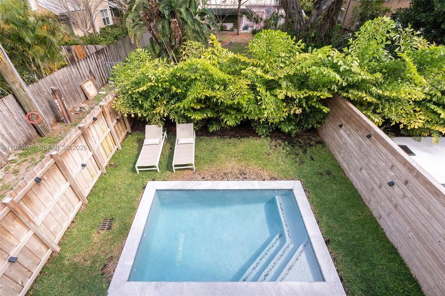 Exterior details and patio area of a home in , Fort Lauderdale (Image 3).
