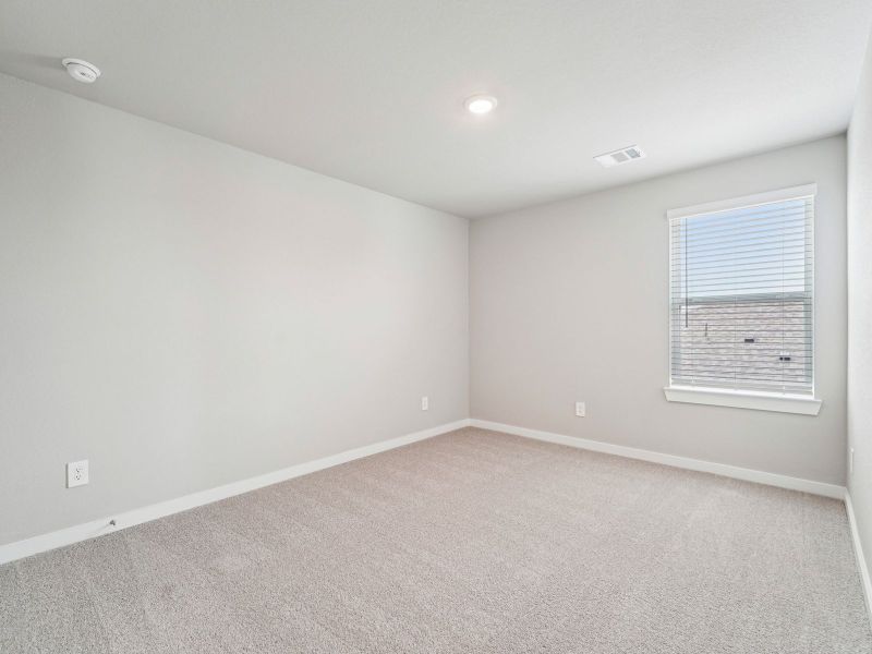 Spacious, unfurnished interior of a new home in Heights of Barbers Hill, Mont Belvieu (Image 19).