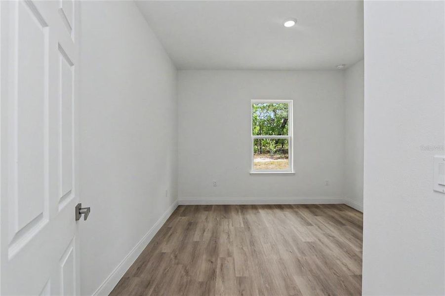 Spacious, unfurnished interior of a new home in , Citrus Springs (Image 18).