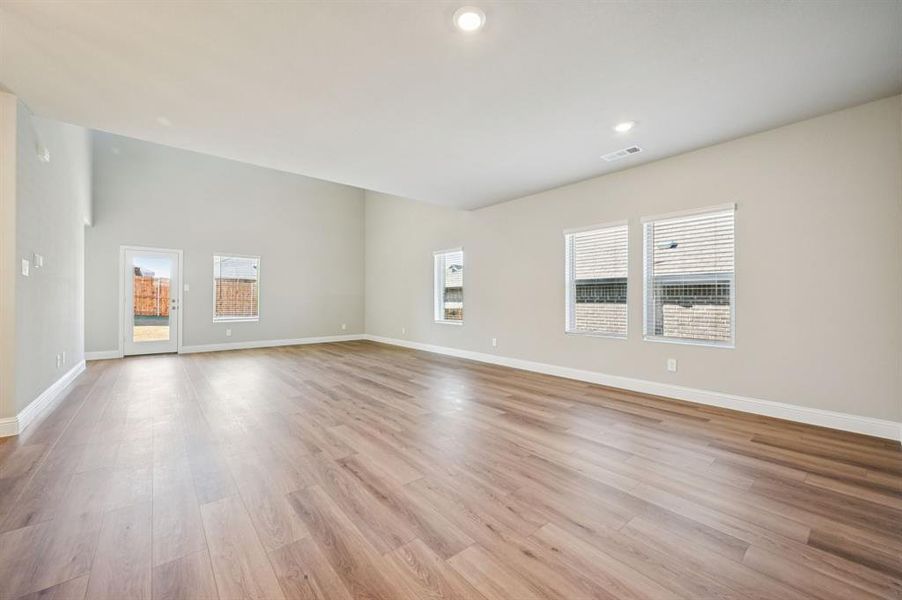 Spacious, unfurnished interior of a new home in Simpson Crossing - Signature Series, McKinney (Image 32).