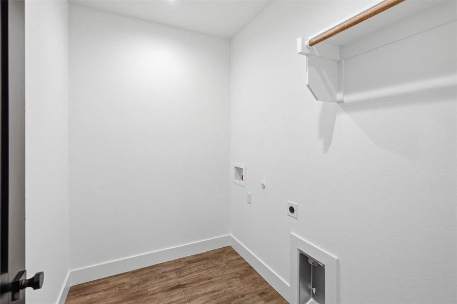 Spacious, unfurnished interior of a new home in , Tolar (Image 22).