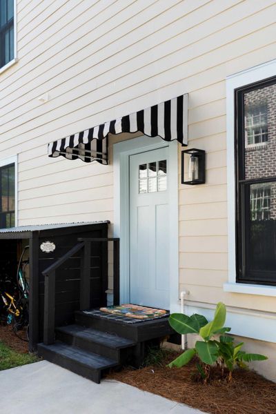 Exterior details and patio area of a home in , Charleston (Image 43).