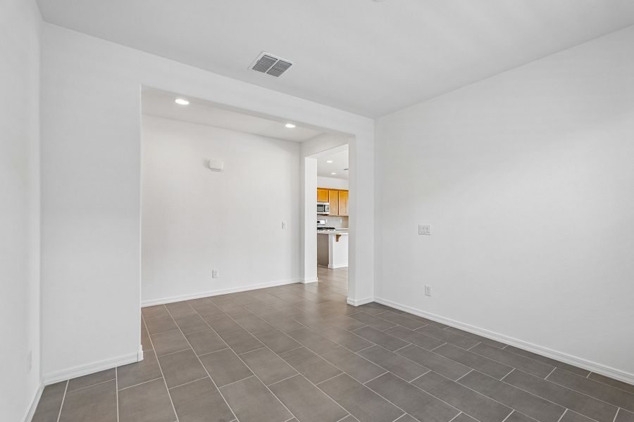 Spacious, unfurnished interior of a new home in Hawes Crossing, Mesa (Image 23).