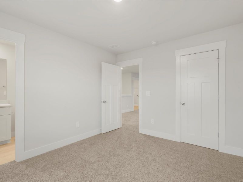 Spacious, unfurnished interior of a new home in Shiloh Valley, Piedmont (Image 10).