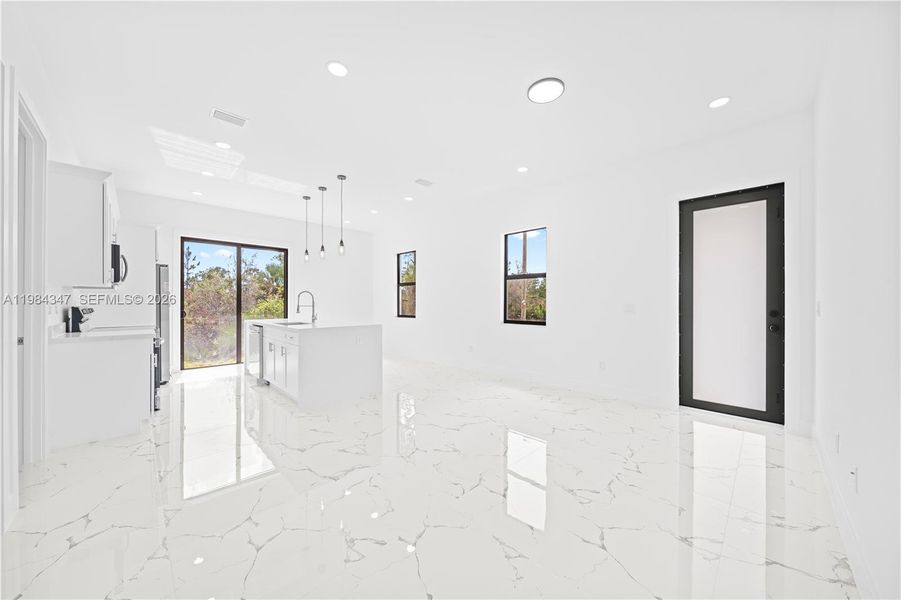 Spacious, unfurnished interior of a new home in , Lehigh Acres (Image 19).
