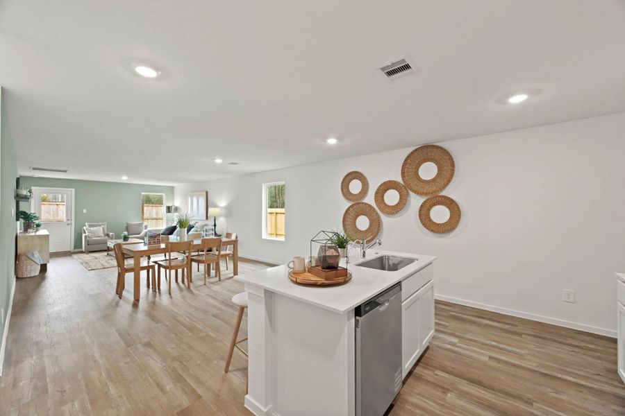 Furnished interior view inside a new home in Silverthorne, Conroe (Image 10).