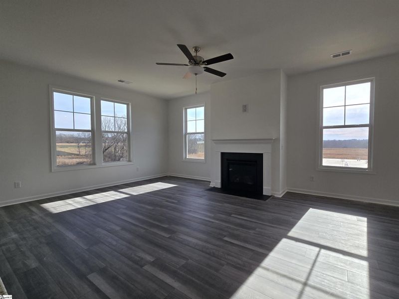 Spacious, unfurnished interior of a new home in Halton Oaks, Spartanburg (Image 16).