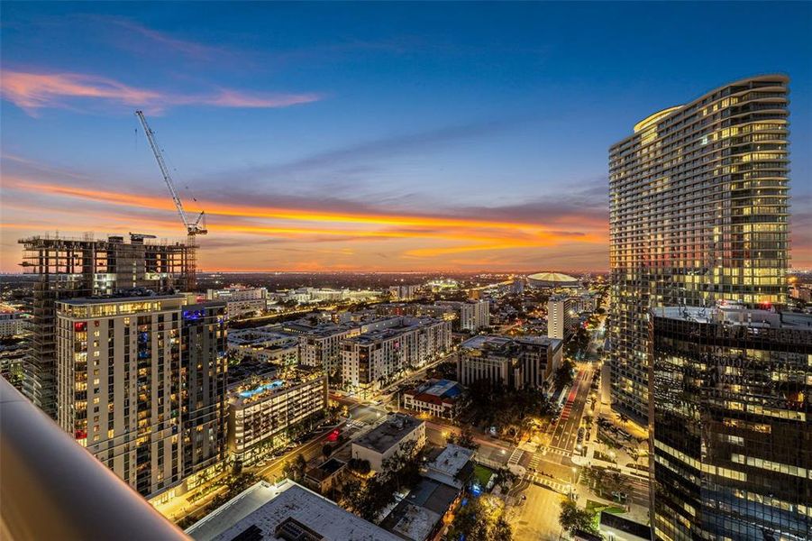 Condo located in St. Petersburg, FL showcasing its design and architecture (Image 5).