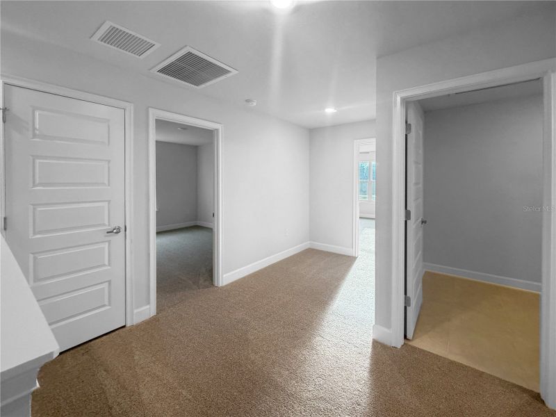 Spacious, unfurnished interior of a new home in Harmony Central, St. Cloud (Image 10).