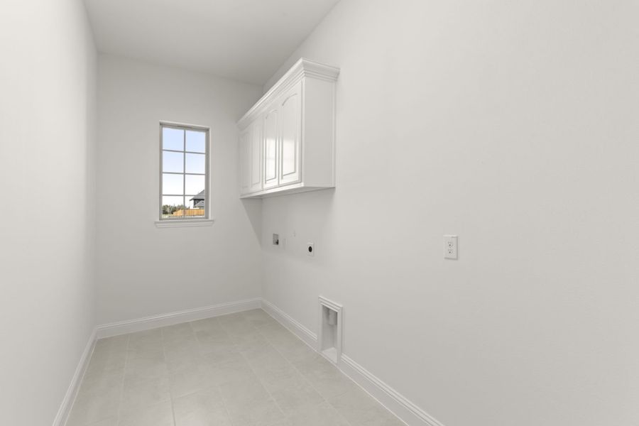 Representative unfurnished interior of a home built from the Somerset by Windsor Homes in Winding Creek, Rockwall (Image 20).