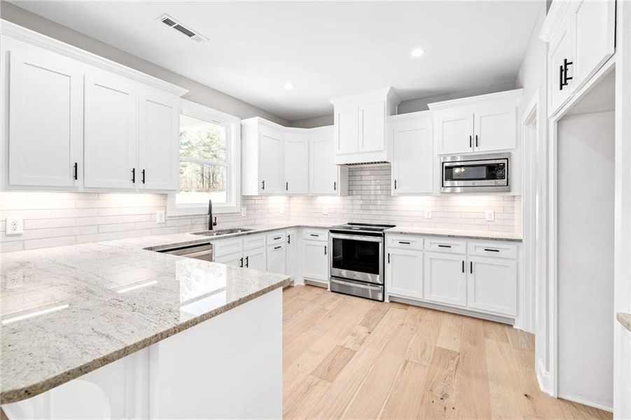 Furnished interior view inside a new home in , Jefferson (Image 6).