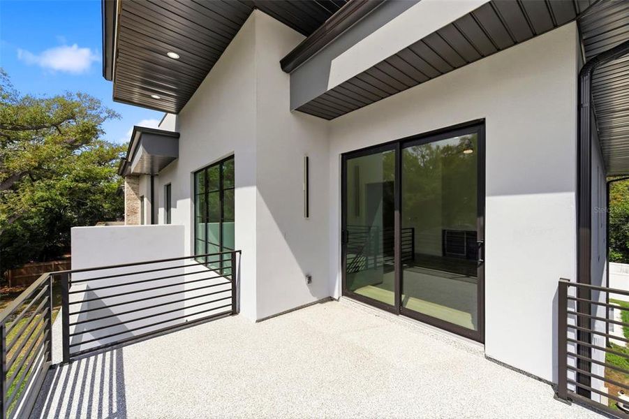 Exterior details and patio area of a home in , St. Petersburg (Image 23).
