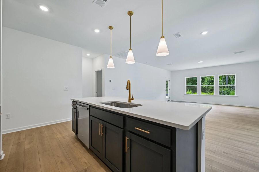 Kitchen featuring the AW Collection® Sapphire - Vibrant blues and crisp whites steal the show. Kitchen featuring the AW Collection® Sapphire - Vibrant blues and crisp whites steal the show.