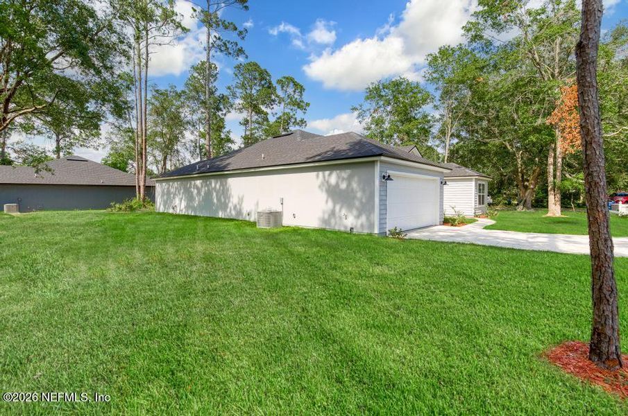 Exterior details and patio area of a home in , Jacksonville (Image 30).