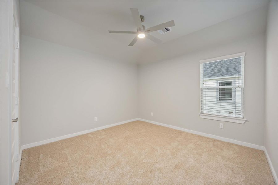 Spacious, unfurnished interior of a new home in Briarwood Crossing, Rosenberg (Image 21).