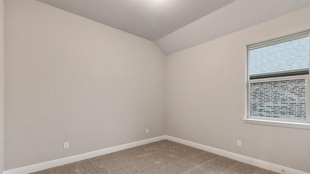 Spacious, unfurnished interior of a new home in Lakeview Pointe, Grand Prairie (Image 20).