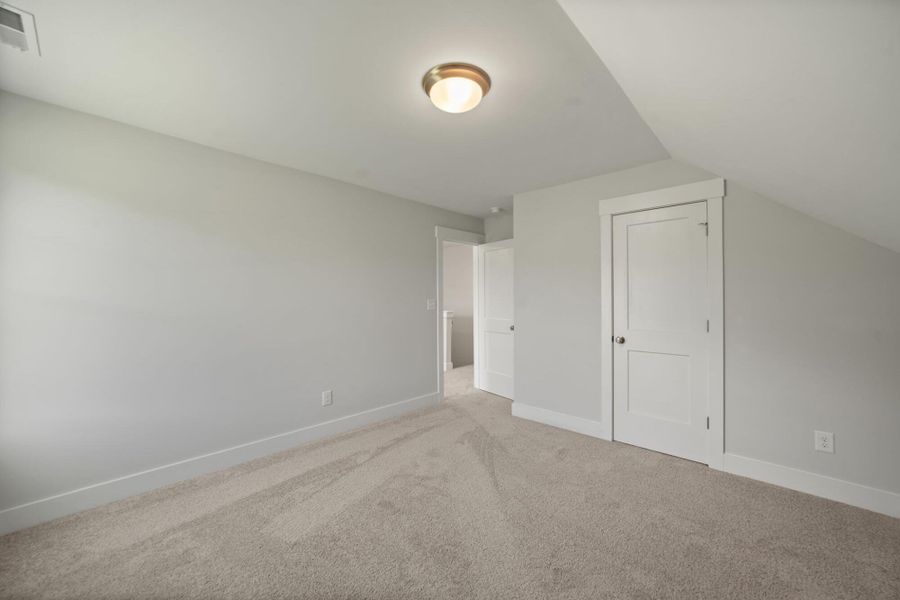 Spacious, unfurnished interior of a new home in Redland, Advance (Image 40).