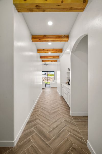 Spacious, unfurnished interior of a new home in Verdancia, El Paso (Image 43).