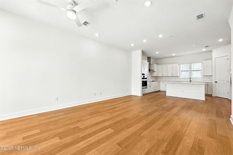 Spacious, unfurnished interior of a new home in , Jacksonville Beach (Image 23).
