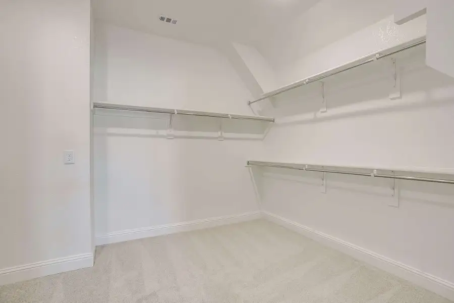 Spacious, unfurnished interior of a new home in Creekside, Royse City (Image 20).