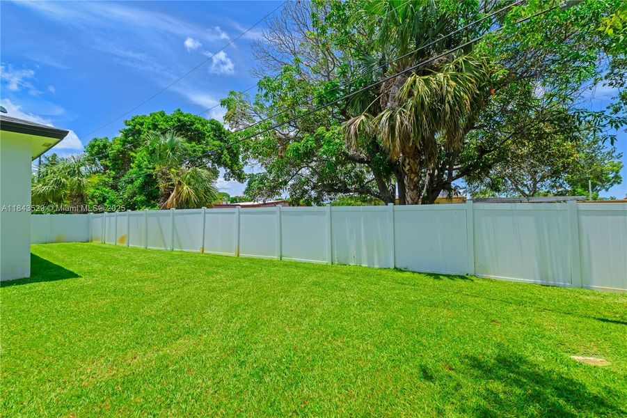 Front exterior of a new home in , Pompano Beach, FL, highlighting curb appeal (Image 21).