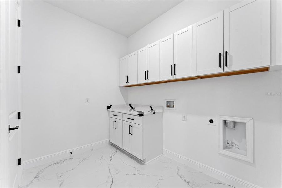 Furnished interior view inside a new home in , Orlando (Image 6).