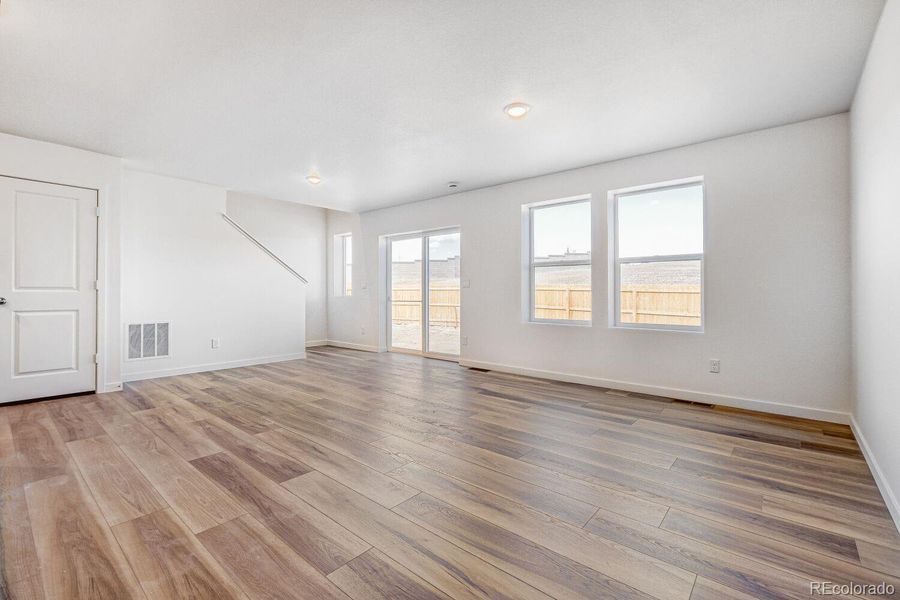 Spacious, unfurnished interior of a new home in Copper Chase, Colorado Springs (Image 7).