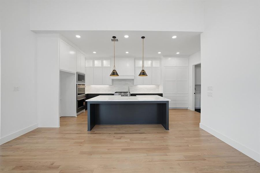 Furnished interior view inside a new home in , Prosper (Image 27).