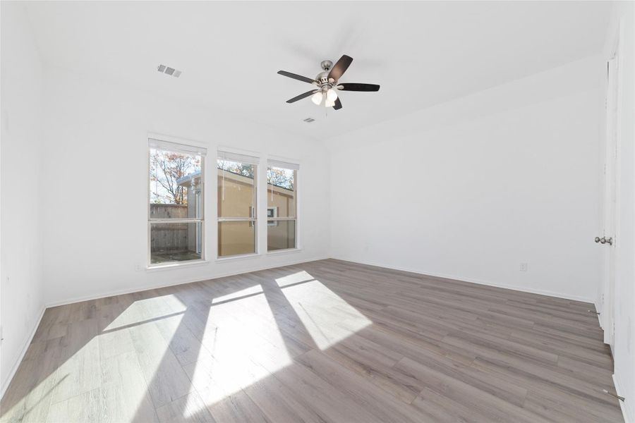 Spacious, unfurnished interior of a new home in , Fulshear (Image 15).