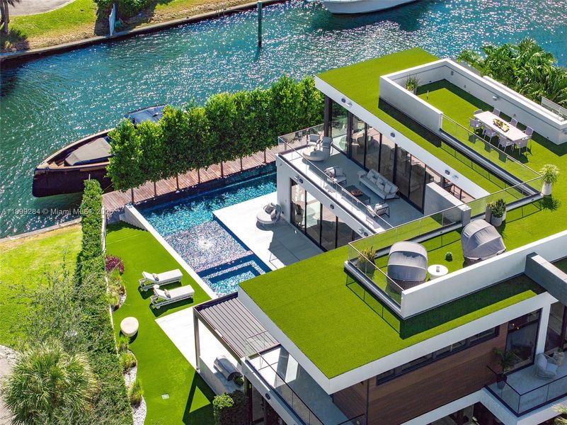 Community amenities in , Miami (Image 34).