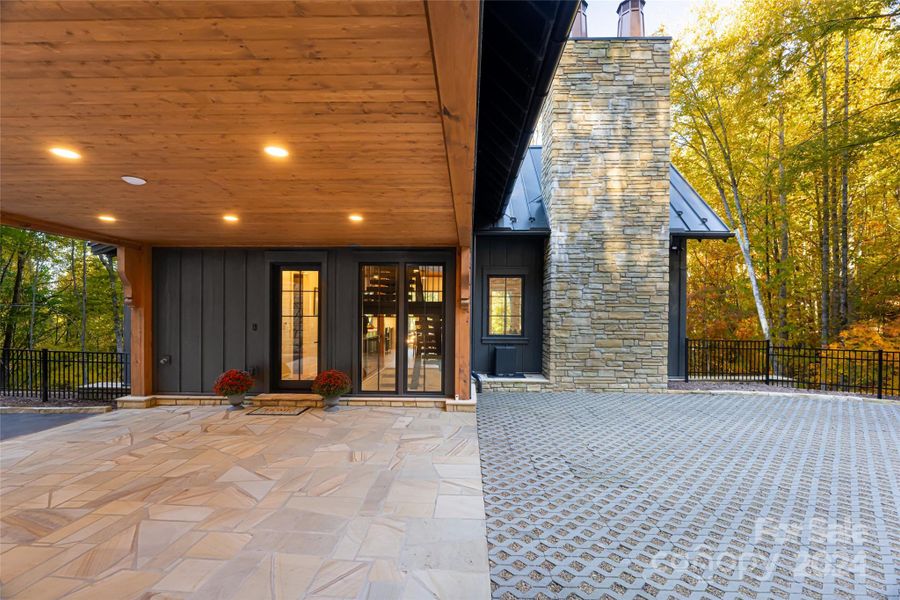 Spacious, unfurnished interior of a new home in , Sylva (Image 18).