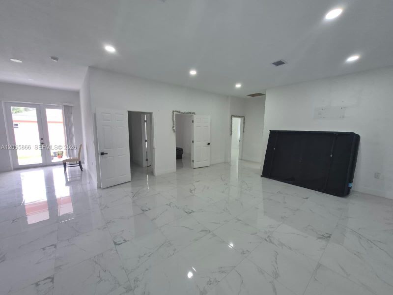 Spacious, unfurnished interior of a new home in , Clewiston (Image 10).
