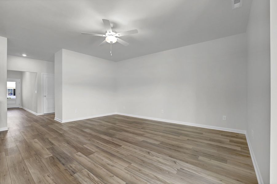 Spacious, unfurnished interior of a new home in River Tide Farms, Bolivia (Image 25).