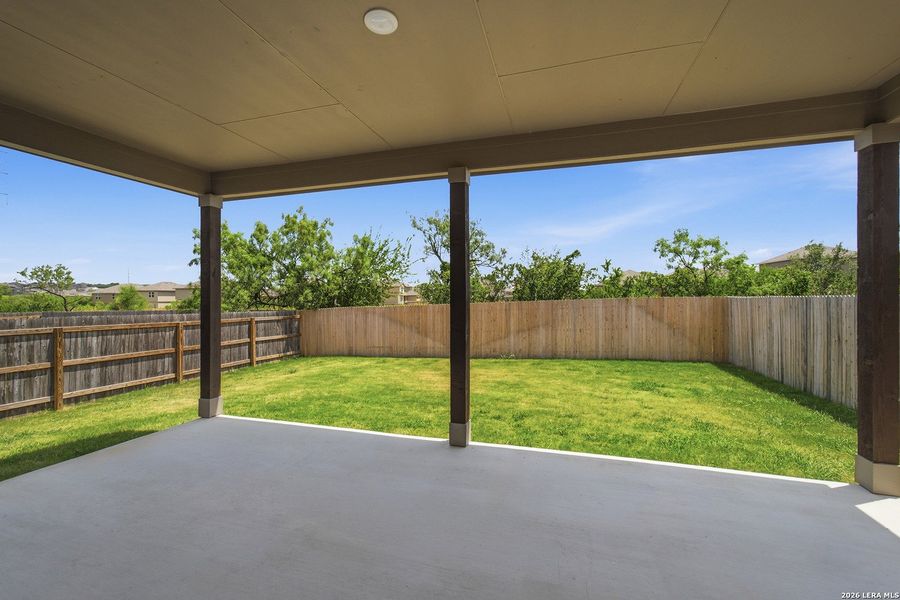 Exterior details and patio area of a home in Laurel Vistas, San Antonio (Image 4).