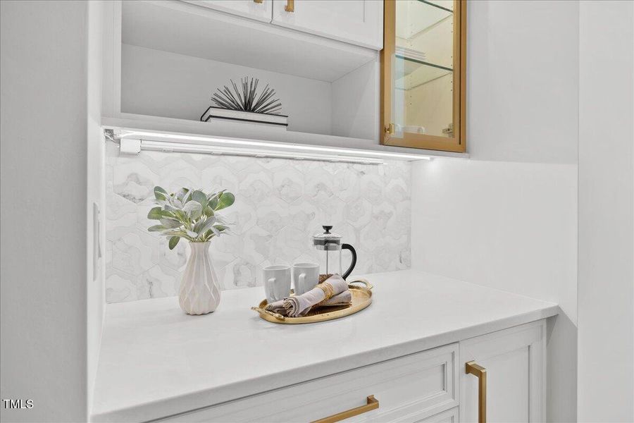 045-2A1A8305 045-2A1A8305