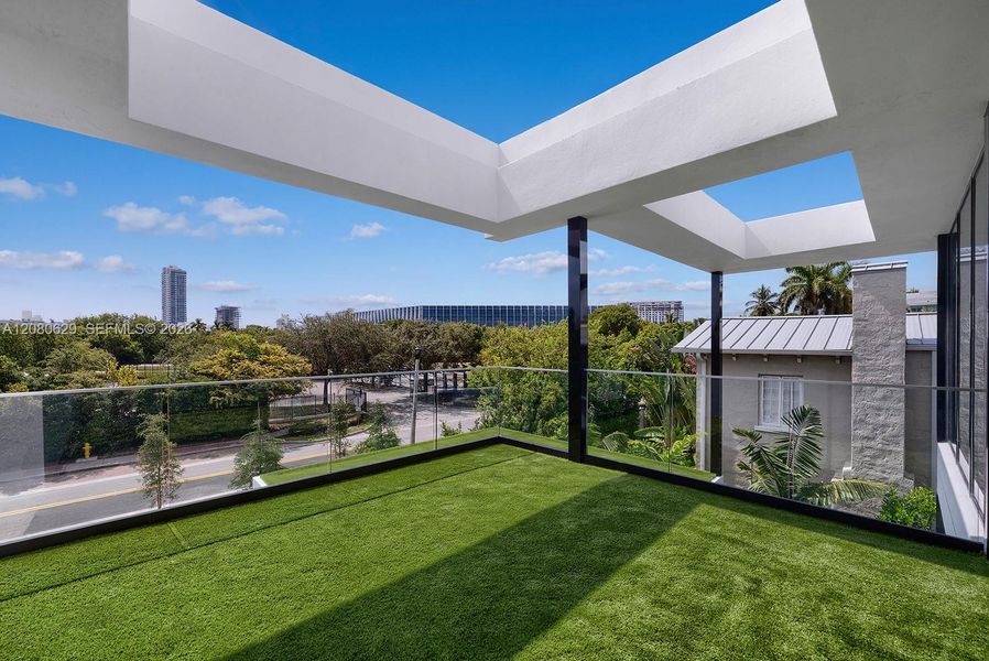 Exterior details and patio area of a home in , Miami Beach (Image 28).