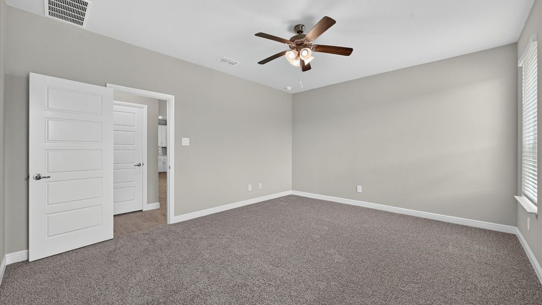 Spacious, unfurnished interior of a new home in Bluestem, Rhome (Image 17).