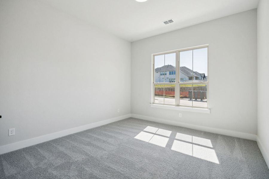 Spacious, unfurnished interior of a new home in Painted Tree Lakeside, McKinney (Image 19).