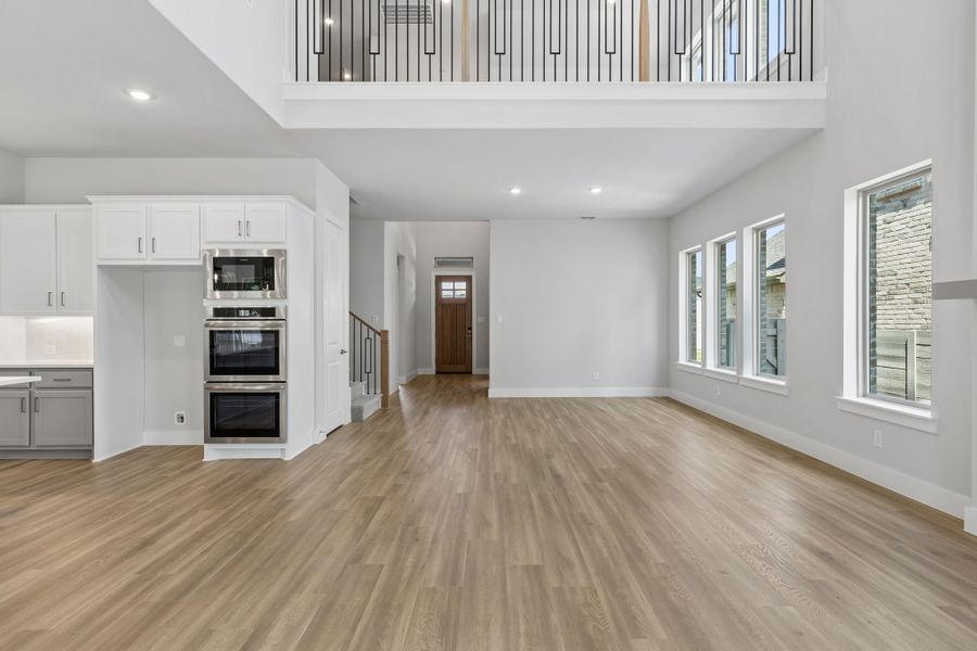 Spacious, unfurnished interior of a new home in Painted Tree Lakeside, McKinney (Image 18).