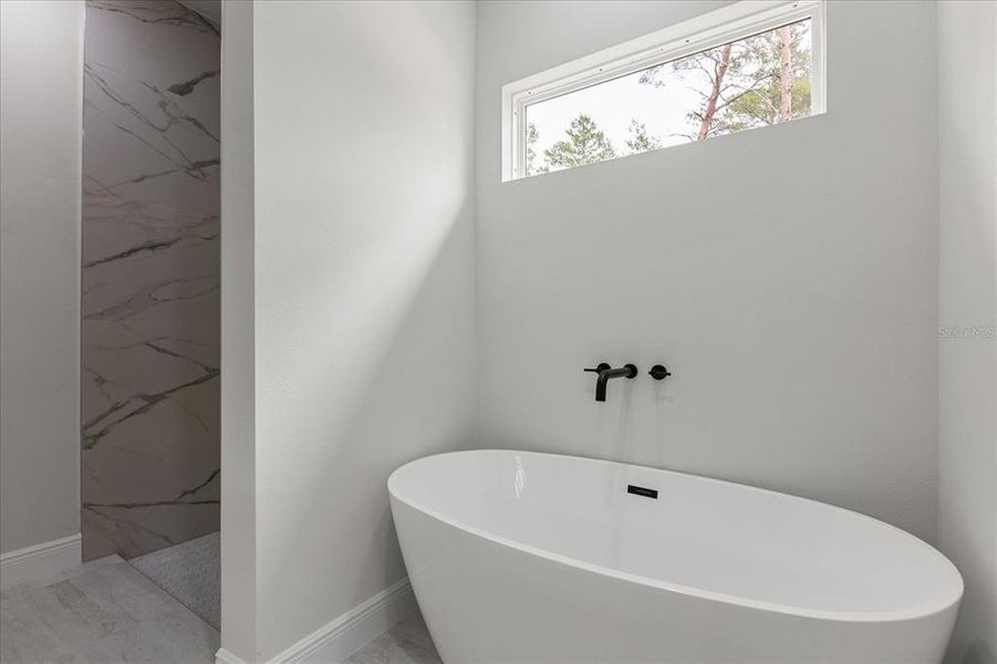 Spacious, unfurnished interior of a new home in , Ocala (Image 22).