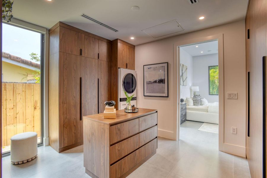 9 Walk In Closet 2