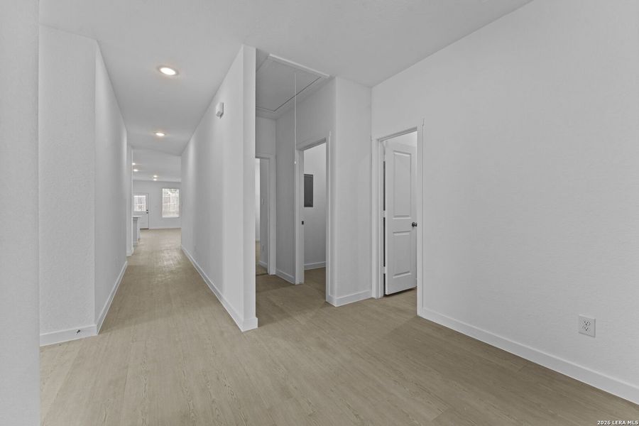 Spacious, unfurnished interior of a new home in Grace Valley, Cibolo (Image 17).