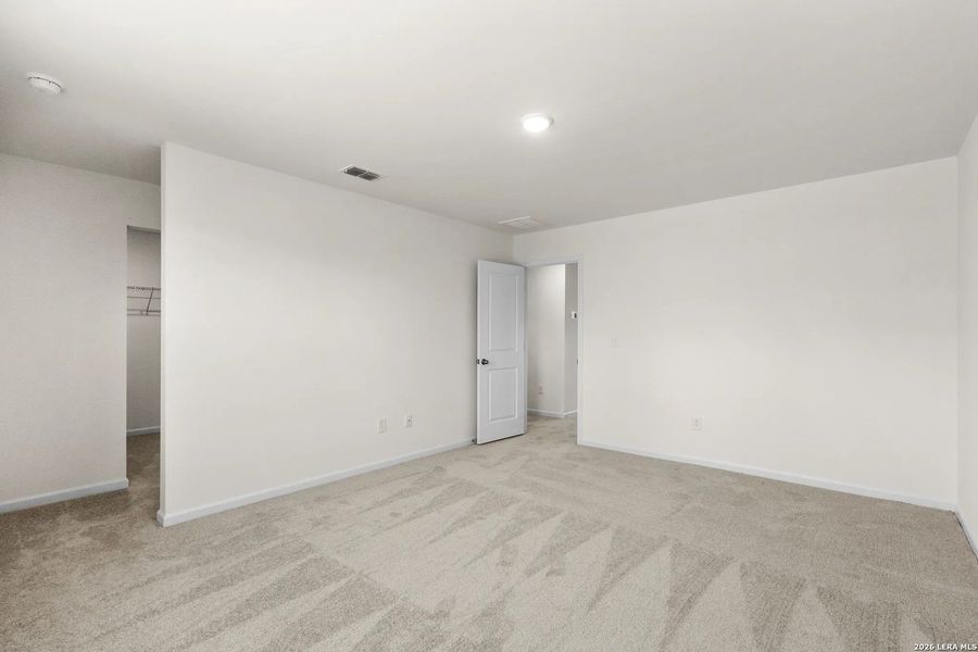 Spacious, unfurnished interior of a new home in Sutton Farms, San Antonio (Image 12).