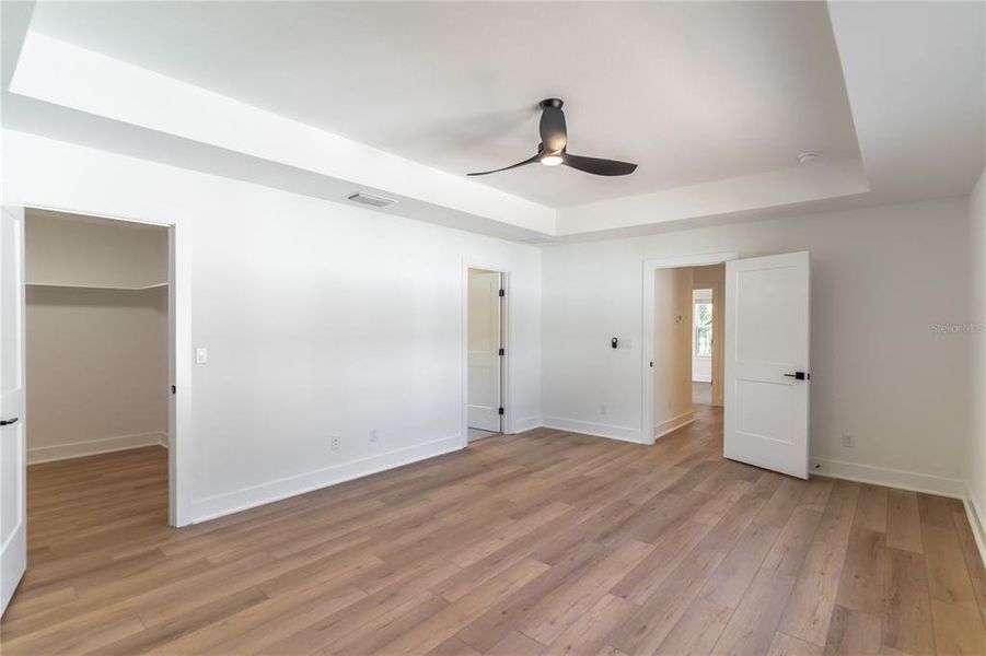 Spacious, unfurnished interior of a new home in , Orlando (Image 24).